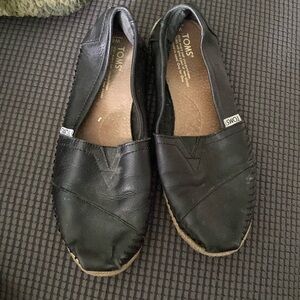 Black leather Tom’s